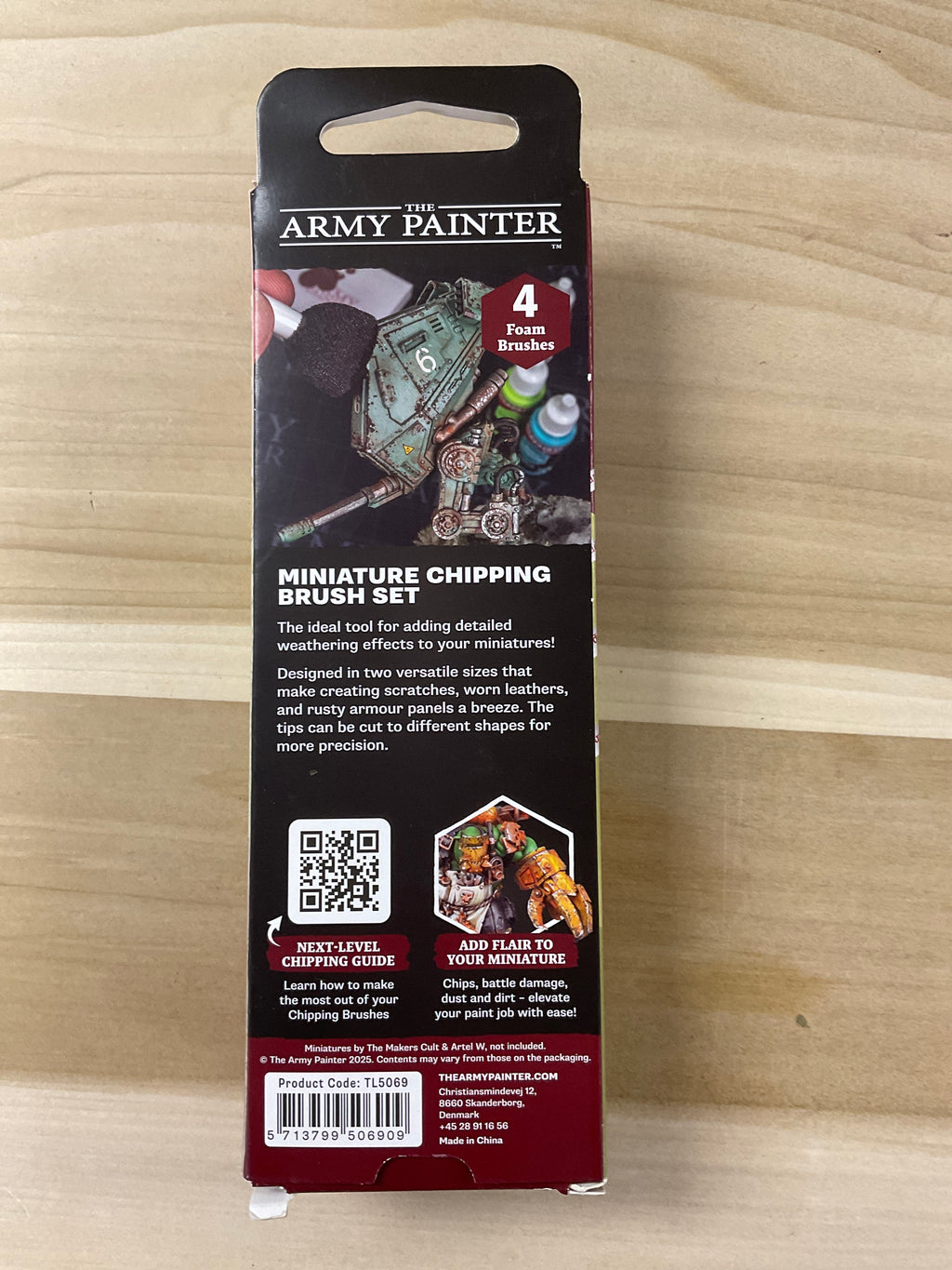 Army painter. Miniature chipping. Brushing set