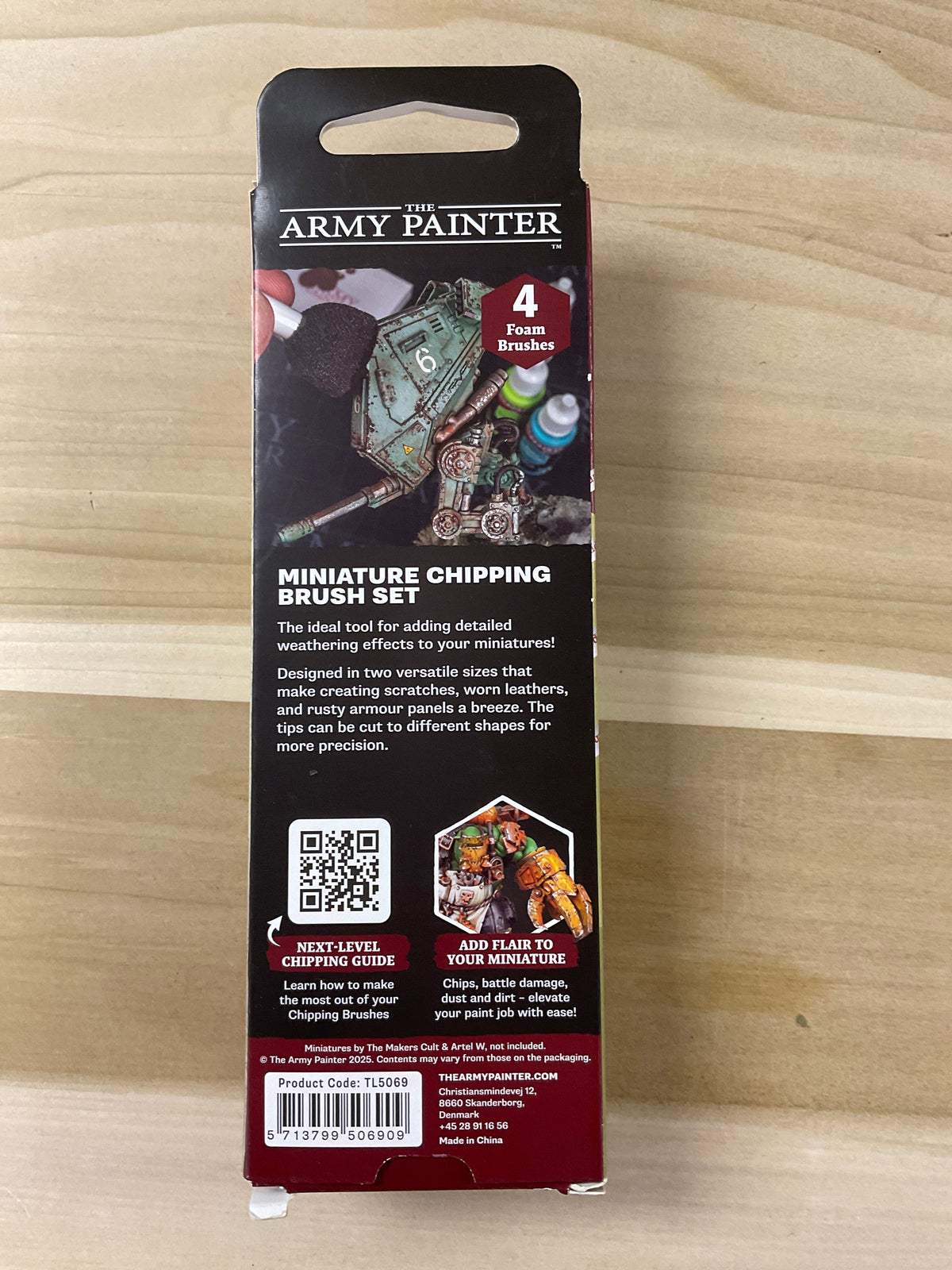Army painter. Miniature chipping. Brushing set