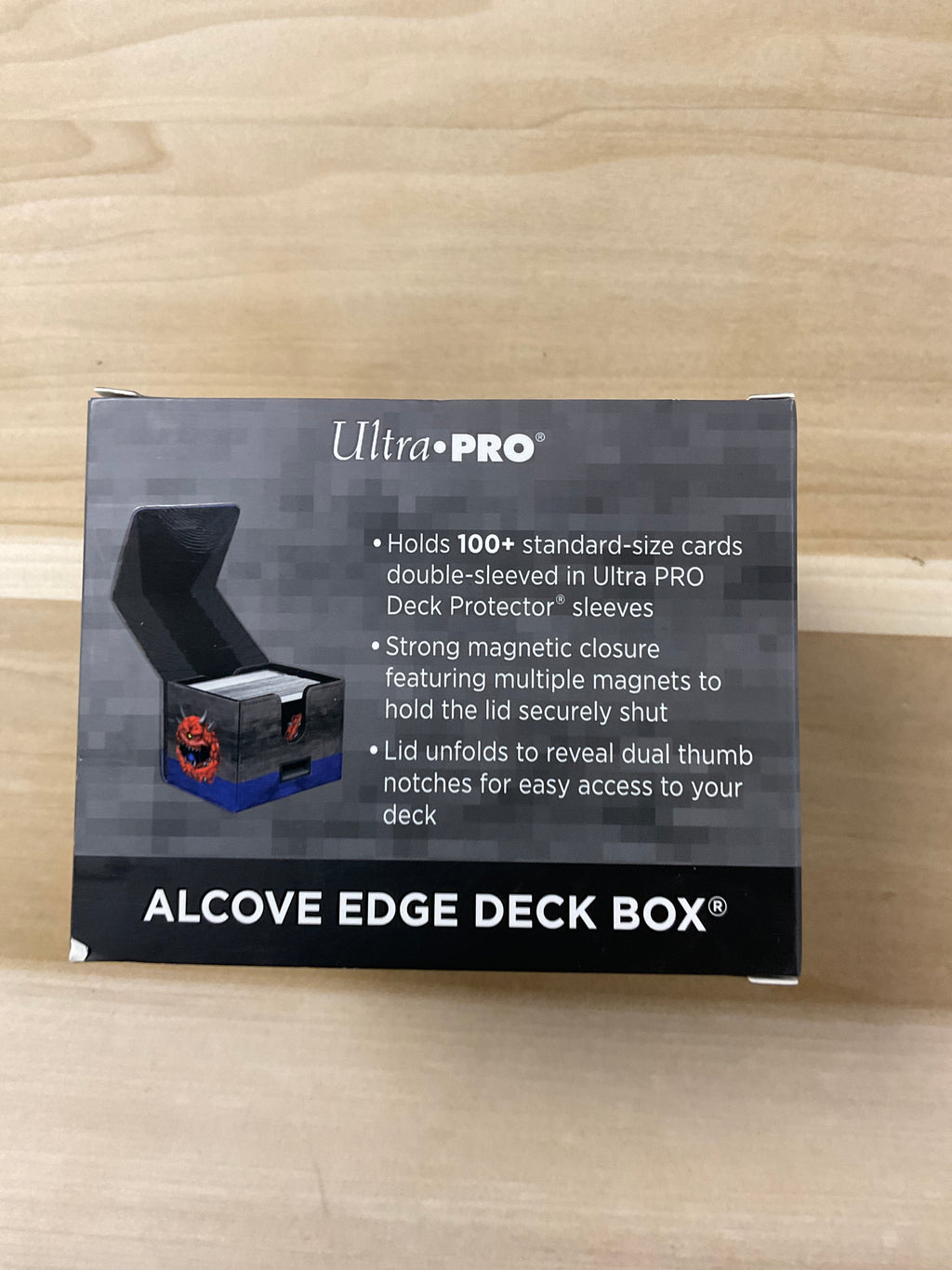 Ultra pro Alcôve Edge deck box Doom